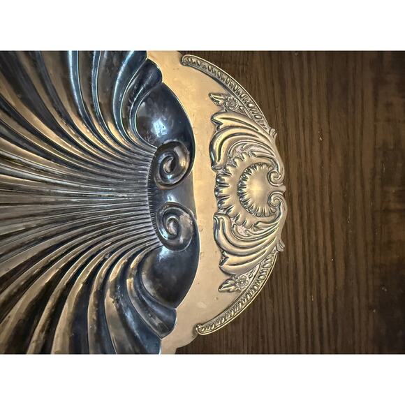 Silver-Plated Large Clam Shell Bowl – 9” - Picture 4 of 9